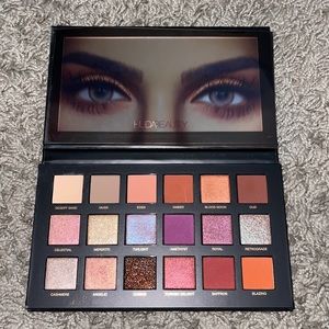 Huda beauty dark dusk palette